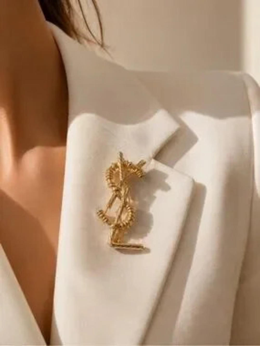 Sculptural Luxury Gold Interwoven Knot Brooch